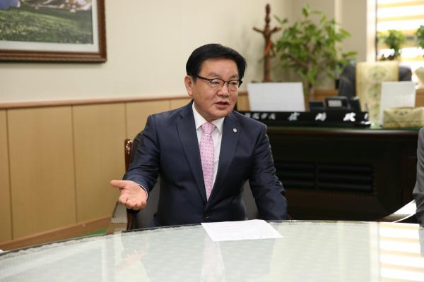 눈에띠네 이미지