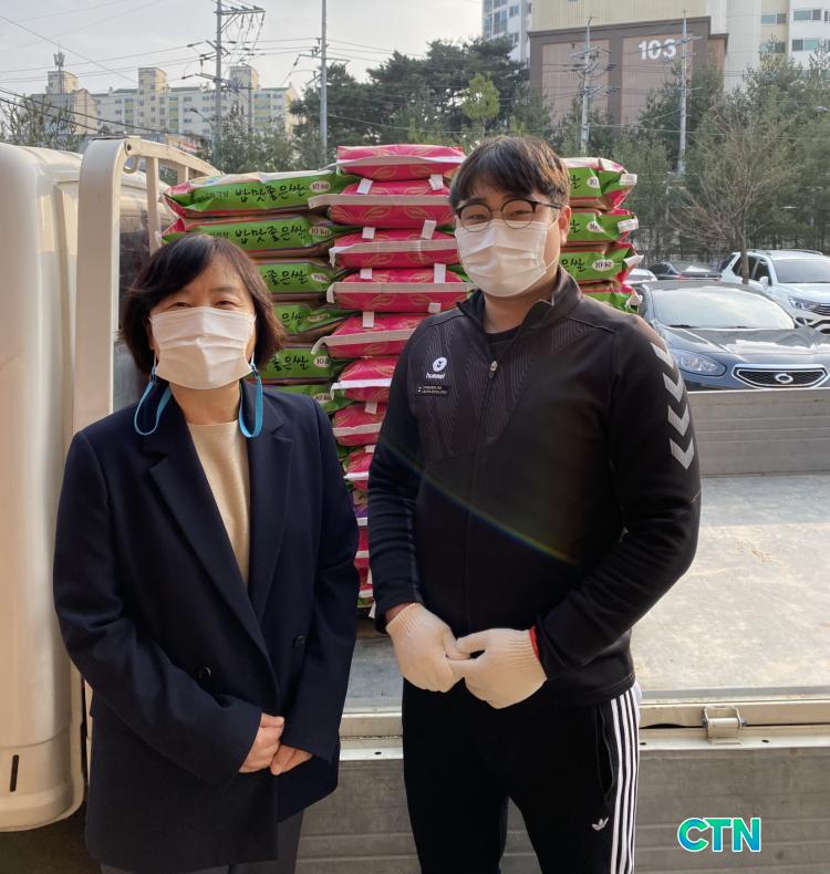 CTN - 확실하고 진실된 뉴스!-모산수제비, 배방읍 행복키움추진단에 사랑의 백미 10kg 120포 후원 모산수제비, 배방읍 행복키움추진단에... 