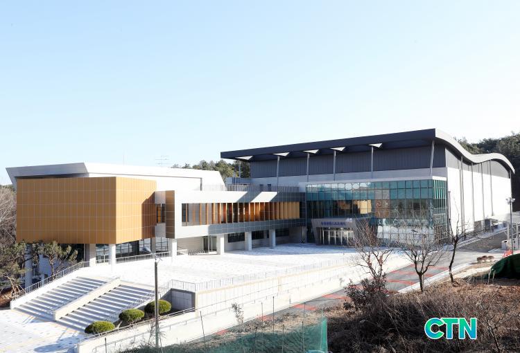 CTN - 확실하고 진실된 뉴스!-정용래 유성구청장, 개관 앞둔 ‘유성종합스포츠센터’ 현장 점검 정용래 유성구청장, 개관 앞둔... 