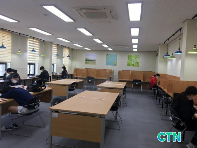 CTN - 확실하고 진실된 뉴스!-예산교육지원청예산도서관, 열람실 새 단장 예산교육지원청예산도서관, 열람실 새 단장